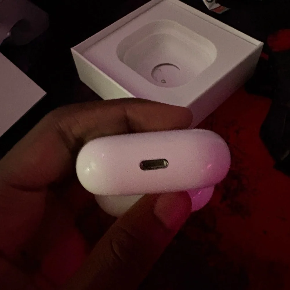 Apple White Wireless Earbuds